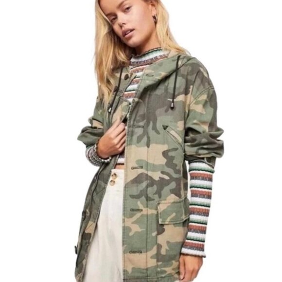 Free People Joshua Tree Hooded Camouflage Jacket Womens Medium Oversized EUC - Picture 1 of 13